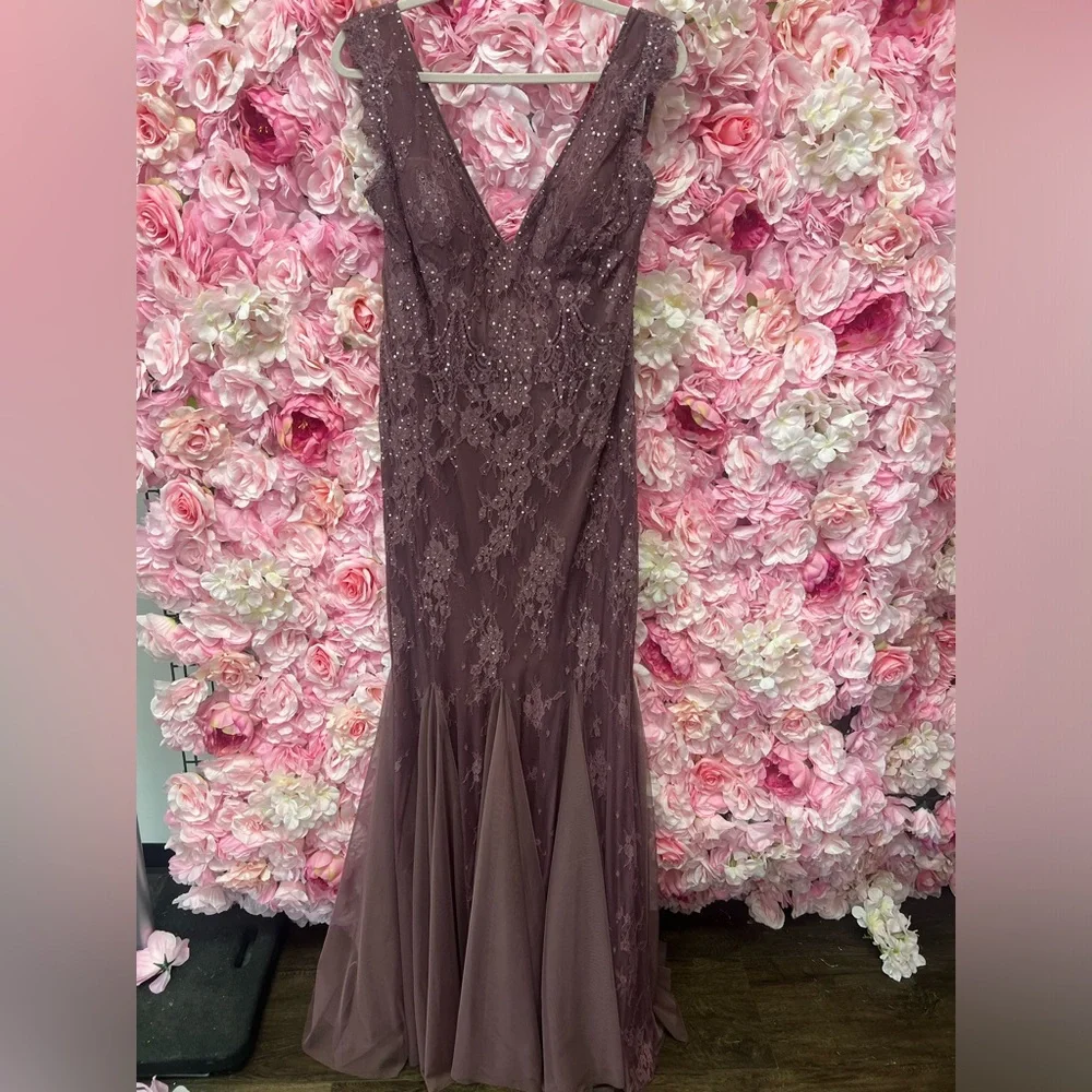 Montage by Mon Cheri size 16 lace and beaded long v neck dress mauve - Picture 2 of 6